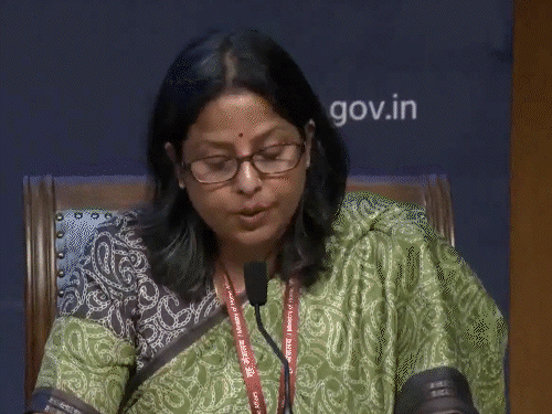 सरकार ने माना- घबराहट की वजह से सिलेंडर बुकिंग बढ़ी:रोज 50 लाख सिलेंडर डिलीवर हो रहे; 1 लाख पेट्रोल पंप पर तेल की कमी नहीं