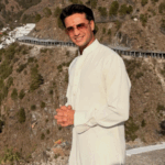 अभिषेक शर्मा टी-20 वर्ल्डकप जीत के बाद वैष्णों देवी पहुंचे:फोटोज शेयर कीं, फाइनल में खेली थी 52 रन का पारी