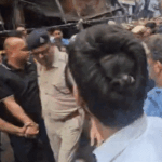 दिल्ली में भाजपा-AAP कार्यकर्ताओं के बीच झड़प:पालम अग्निकांड की शोकसभा में पहुंचे केजरीवाल, बोले- BJP पीड़ितों से नहीं मिलने दे रही