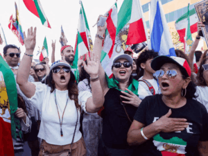 अमेरिका-इजराइल की ईरान से जंग, 30 PHOTOS:ईरान में खामेनेई की मौत पर रोतीं-बिलखतीं महिलाएं,सरकारी इमारतें तबाह; वॉशिंगटन में जश्न