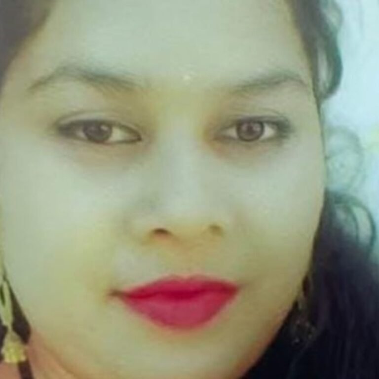 ट्रक ने बाइक को मारी टक्कर, महिला की मौत…LIVE VIDEO:पति-बच्चे के साथ रायपुर से लौट रही थी घर; रेलवे का एग्जाम देने गई थी