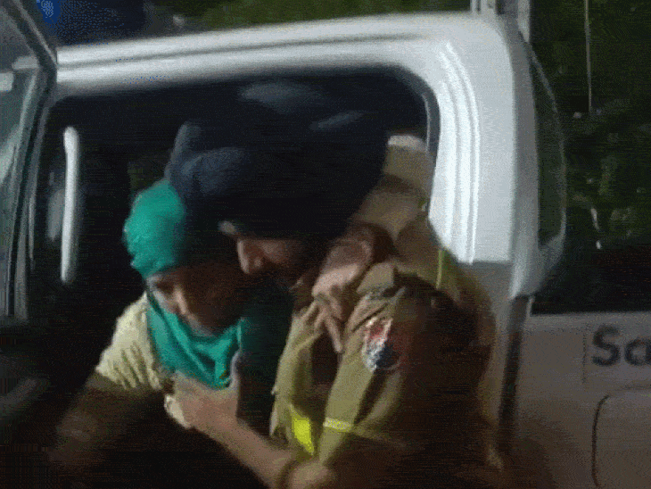 पठानकोट में दो बसों में टक्कर:अमृतसर के कंडक्टर की मौत, छत्तीसगढ़ के 5 यात्री घायल, जम्मू से दिल्ली जा रही थी दोनों बस