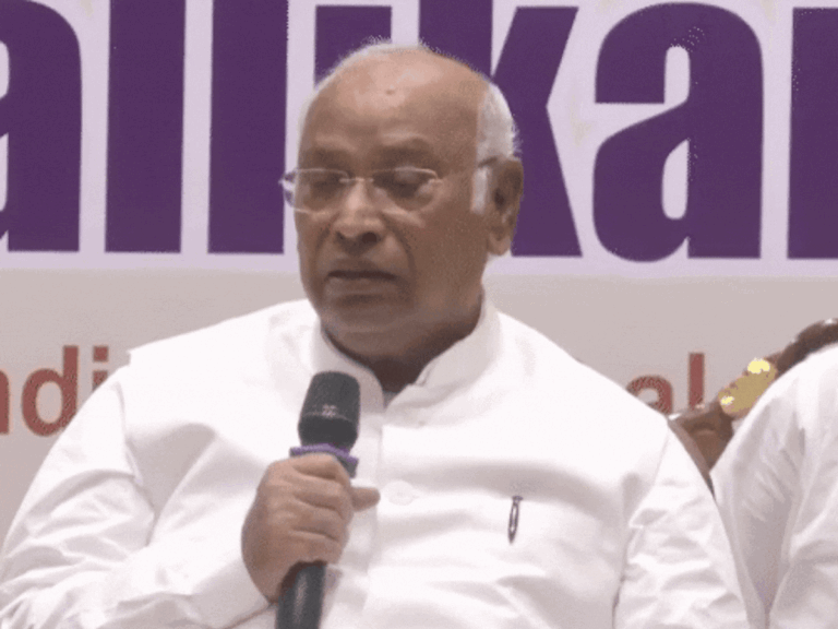 EC के नोटिस का कांग्रेस ने दिया जवाब:कहा- चुनाव आयोग की कार्रवाई दुर्भावना से प्रेरित, खड़गे ने मोदी को आतंकी कहा था