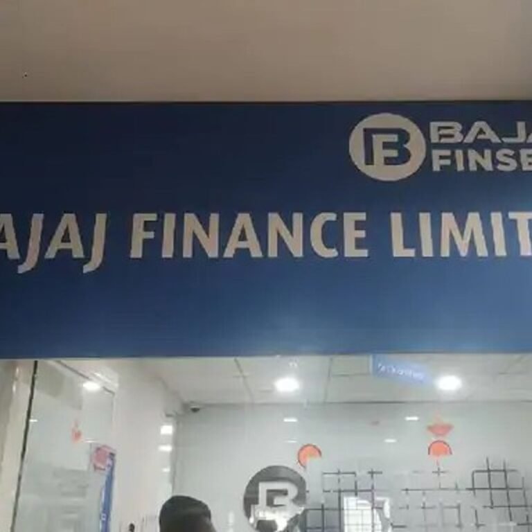 बजाज फाइनेंस का मुनाफा 22% बढ़कर ₹5,465 करोड़:निवेशकों को हर शेयर पर ₹6 डिविडेंड देगी कंपनी; राजीव बजाज बोर्ड से इस्तीफा देंगे