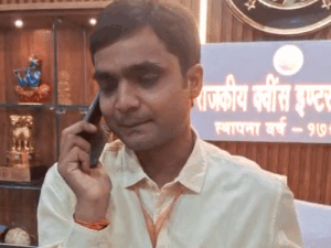 सीतापुर की कशिश और बाराबंकी की अंशिका 10वीं टॉपर:यूपी बोर्ड के टॉप-3 में 5 लड़कियां, काशी में प्रिंसिपल रिजल्ट देखकर रो पड़े