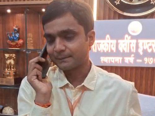 सीतापुर की कशिश और बाराबंकी की अंशिका 10वीं टॉपर:यूपी बोर्ड के टॉप-3 में 5 लड़कियां, काशी में प्रिंसिपल रिजल्ट देखकर रो पड़े