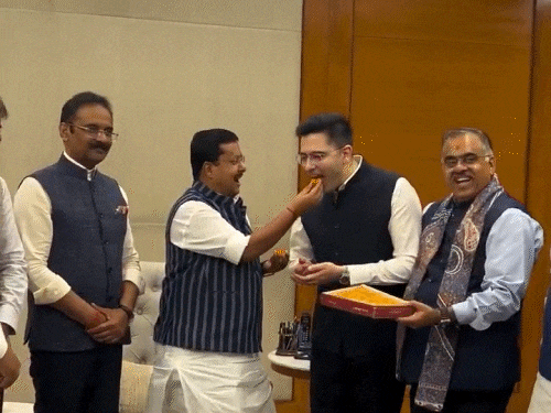 AAP छोड़ते ही राघव चड्ढा के 14 लाख इंस्टाग्राम-फॉलोअर्स घटे:संजय सिंह बोले- 7 राज्यसभा सांसदों को अयोग्य ठहराने के लिए सभापति को चिट्‌ठी लिखेंगे