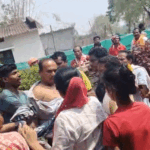 पास्टर की लात-घूंसों और चप्पलों से पिटाई, VIDEO:शर्ट फाड़ी, गांव छोड़ने का अल्टीमेटम, लोग बोले- बस्तर में धर्मांतरण करा रहा था