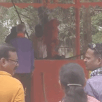 हनुमान जयंती पर सब्बल से मूर्ति हटाने की कोशिश, VIDEO:बिना परमिशन प्रतिमा स्थापित, निगम अधिकारी उखड़वाने पहुंचे तो हंगामा, पुलिस से जमकर बहस