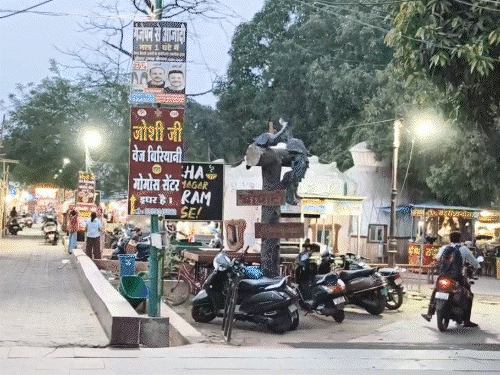 सोडा-गन्ना जूस की बर्फ में मिला मरा मेंढक, VIDEO:शॉप में बर्फ तोड़ते समय दिखा; कोरबा चौपाटी-संघ ने की फैक्ट्री पर कार्रवाई की मांग