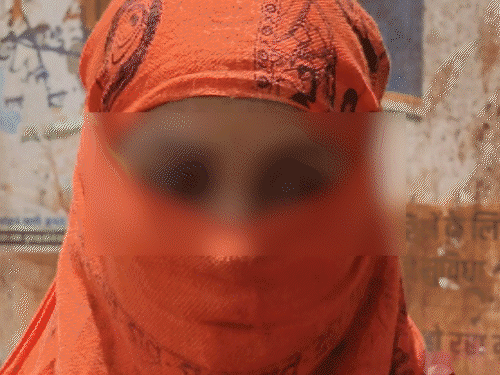 महिला बोली- SI ने रेप किया, न्यूड वीडियो बनाए:फेसबुक में दोस्ती की, अनमैरिड बताकर संबंध बनाए, प्रेग्नेंट होने पर अबॉर्शन कराया, ब्लैकमेल कर रहा