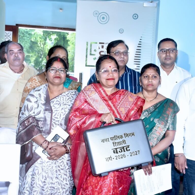 रिसाली निगम में 223 करोड़ का बजट पेश,जमकर हंगामा:शिक्षा उपकर, सफाई और कमीशन को लेकर सदन में विवाद, नेताप्रतिपक्ष बोले-विकास के नाम पर लॉलीपॉप