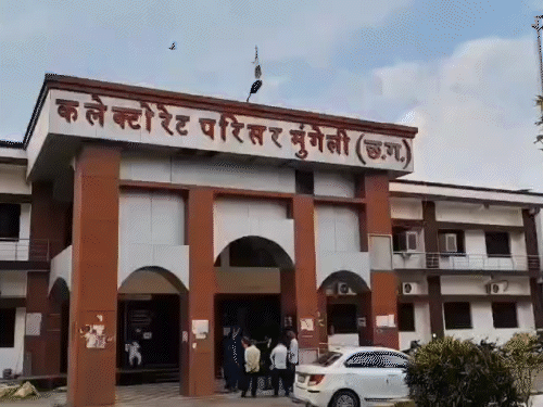 मुंगेली के खरीदी केंद्र से 2.54 करोड़ का धान गायब:रिकॉर्ड में दर्ज 8,216 क्विंटल धान मौके पर नहीं मिला; प्रभारी के खिलाफ FIR