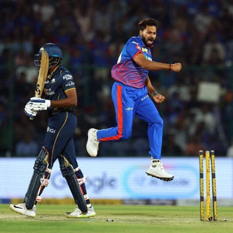 DC Vs GT मैच-बटलर के छक्के से गुजरात 50 पार:गिल भी नाबाद; साई सुदर्शन को मुकेश कुमार ने बोल्ड किया