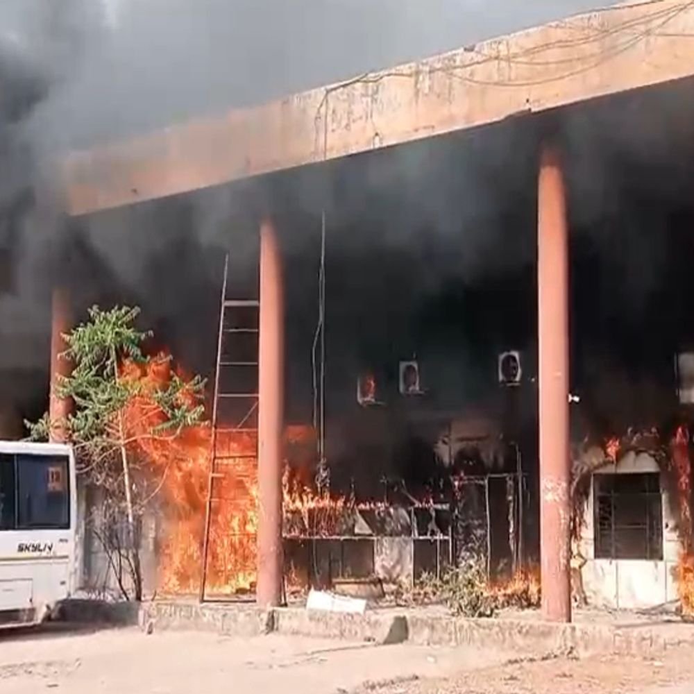 रायपुर में गर्मी से जल रहे ट्रांसफार्मर-इलेक्ट्रिक वायर:6 से ज्यादा हादसे, ओवरलोडिंग-मेंटेनेंस की कमी वजह; जानिए बिजली उपकरणों को कैसे रखें सुरक्षित