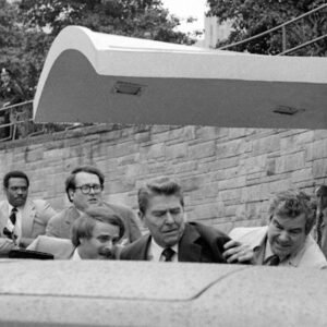 वॉशिंगटन हिल्टन होटल में 45 साल बाद हिस्ट्री रिपीट:हीरोइन को इम्प्रेस करने के लिए शख्स ने राष्ट्रपति रीगन पर चलाई थी गोली