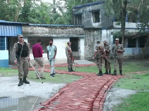 पश्चिम बंगाल के 15 बूथों पर आज दोबारा वोटिंग:सेकेंड फेज में मगरहाट-डायमंड हार्बर सीट पर हिंसा और EVM से छेड़छाड़ हुई थी