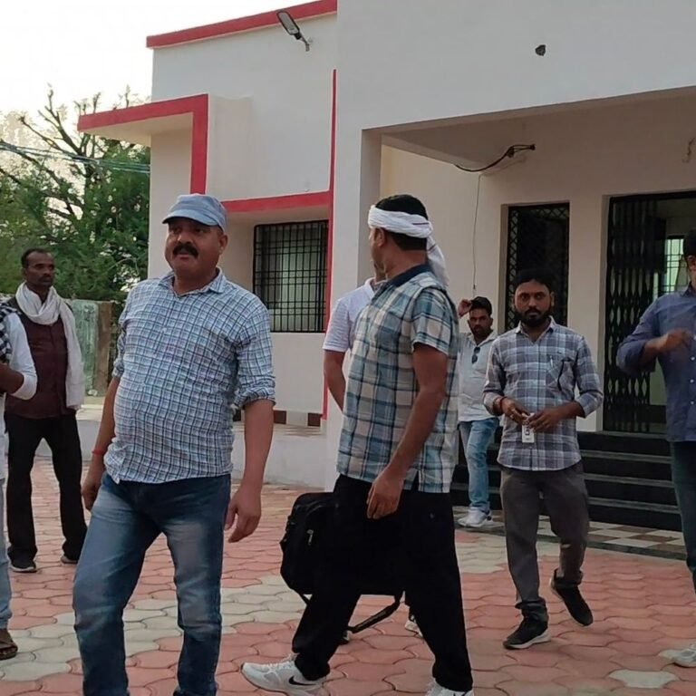 ACB ने बिजली विभाग के JE, लाइनमैन को पकड़ा:किसान से बिजली कनेक्शन के नाम पर 9,500 रुपए रिश्वत ली थी