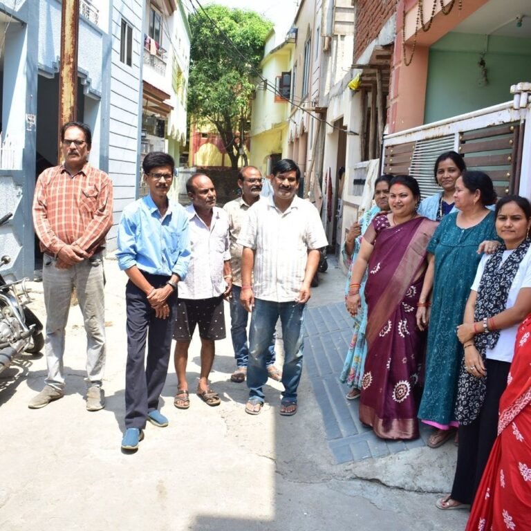 बिलासपुर के 200 घरों में गंदे पानी की सप्लाई:शिकायत के बाद भी नहीं हुआ सुधार, पार्षद ने कमिश्नर को सैंपल सौंपा, ईई बोले-करेंगे जांच