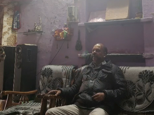 राधे-राधे बोलकर 50 हजार रिश्वत लेकर निकला प्रहरी, VIDEO:मनेंद्रगढ़ में मर्डर के आरोपी के परिजनों से मांगे पैसे, बोला- VIP ट्रीटमेंट मिलेगा, सस्पेंड
