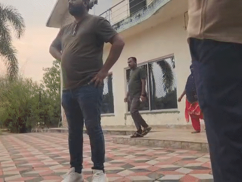 भाजपा कार्यकर्ता बोला-पत्नी का पार्टी नेता के साथ अवैध संबंध:रिसॉर्ट से जिला अल्पसंख्यक उपाध्यक्ष संग पकड़ी गई;कहा-मुझे पीटा, बच्चों के आंख-मुंह में डाली मिर्च