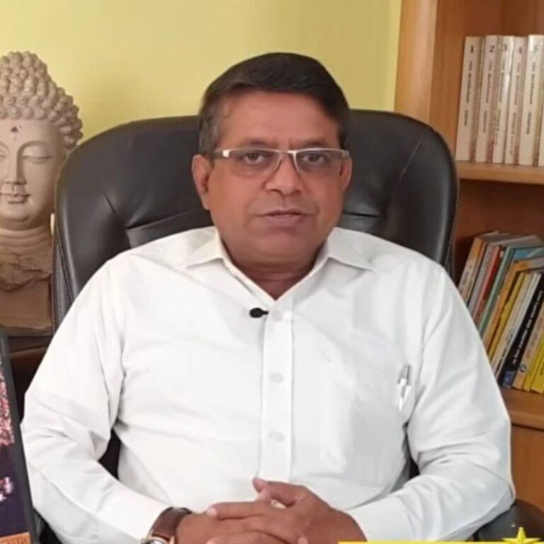 तमिलनाडु में मंदिर-स्कूल के पास शराब दुकानें बंद होंगी:CM विजय का आदेश; मुख्यमंत्री बनने की भविष्यवाणी करने वाले ज्योतिषी को स्पेशल ऑफिसर बनाया
