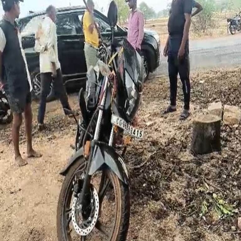 कार के कुचलने से 3 दोस्तों की मौत:बालोद में उछलकर दूर फेंकाए, दो के हाथ-पैर कटकर अलग हुए; तीसरे का पैर टूटा