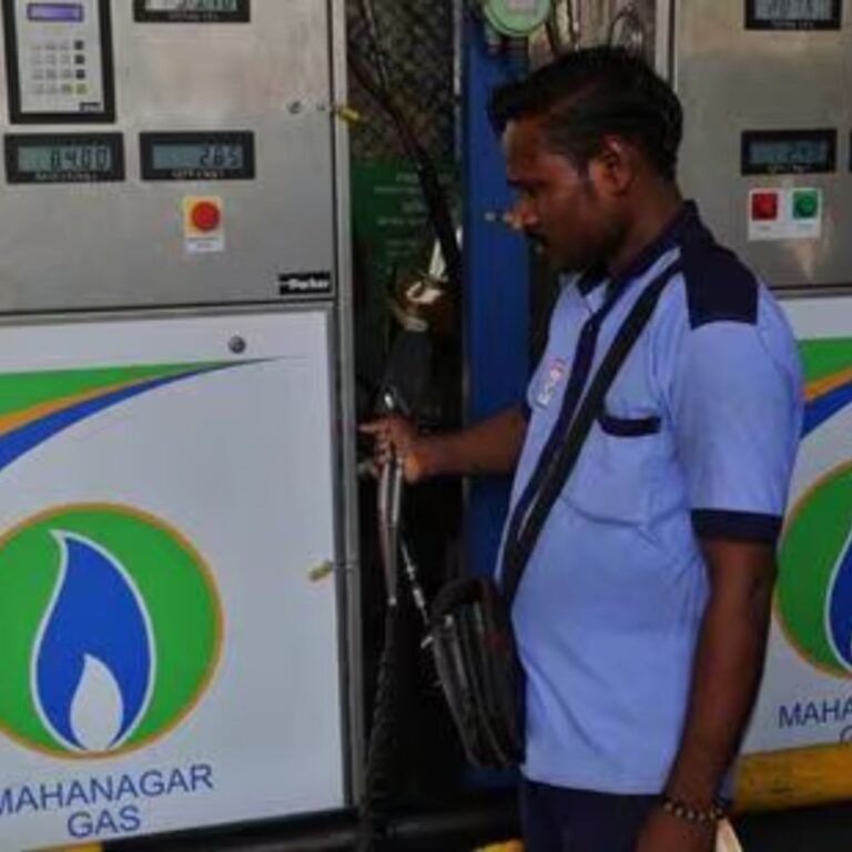 मुंबई में 15 दिन में दूसरी बार महंगी हुई CNG:₹2 की बढ़ोतरी के साथ दाम ₹86 हुए; ऑटो-टैक्सी यूनियनों ने की किराया बढ़ाने की मांग