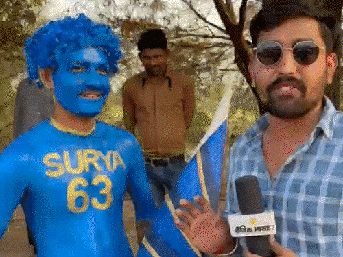 रायपुर IPL- टिकट होने के बावजूद स्टेडियम में एंट्री नहीं:बाहर टिकटें ब्लैक हुईं, पैर टूटने पर दोस्त को कंधे पर बैठाकर मैच दिखाने लाया