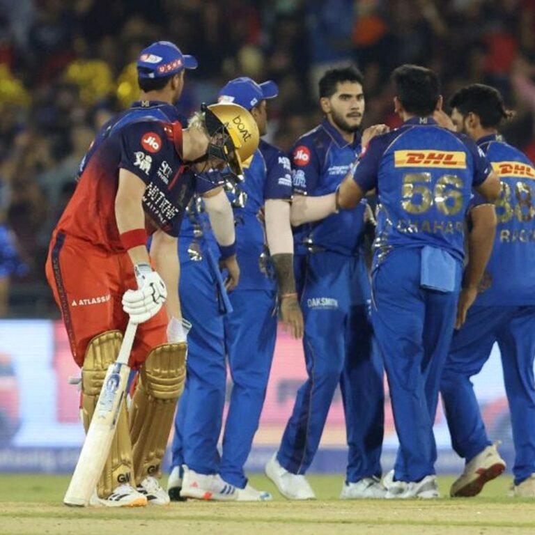 IPL- बेंगलुरु ने पावरप्ले के अंदर 3 विकेट गंवाए:कोहली 0, पडिक्कल 12 और पाटीदार 8 रन पर आउट; मुंबई ने 167 का टारगेट दिया