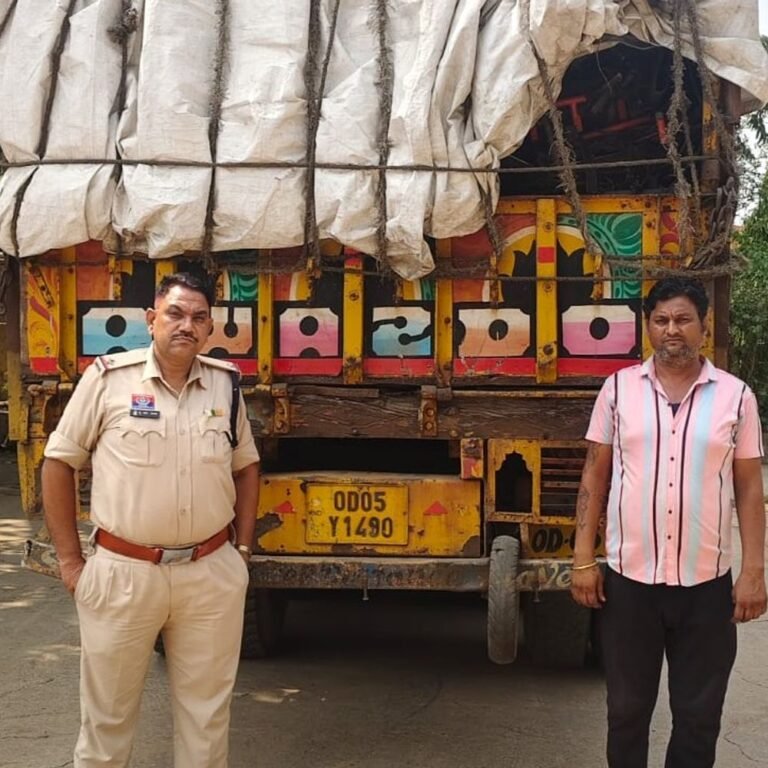 रायगढ़ में अवैध स्क्रैप समेत 9.22 लाख की संपत्ति जब्त:सूरजगढ़ पुल के पास पकड़ाया ट्रक, प्लांट में खपाने की थी तैयारी; चालक गिरफ्तार