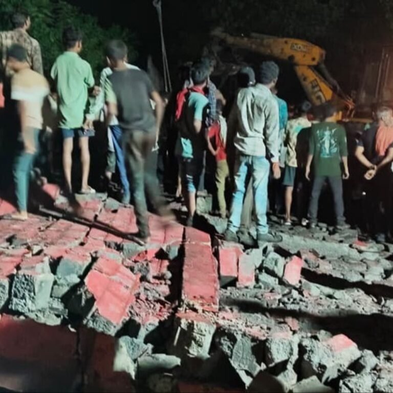 रायगढ़ में आंधी-तूफान से दीवार गिरी, प्रेग्नेंट महिला की मौत:दंपती गंभीर रूप से घायल; महालक्ष्मी कास्टिंग की दीवार लेबर क्वार्टर पर गिरी