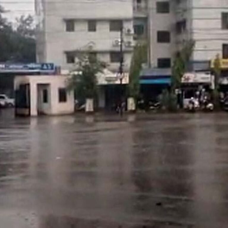 रायगढ़ में बदला मौसम का मिजाज, तापमान में आई गिरावट:हल्की हवाओं और बारिश से मिली राहत, आज 2 डिग्री बढ़ सकता है तापमान
