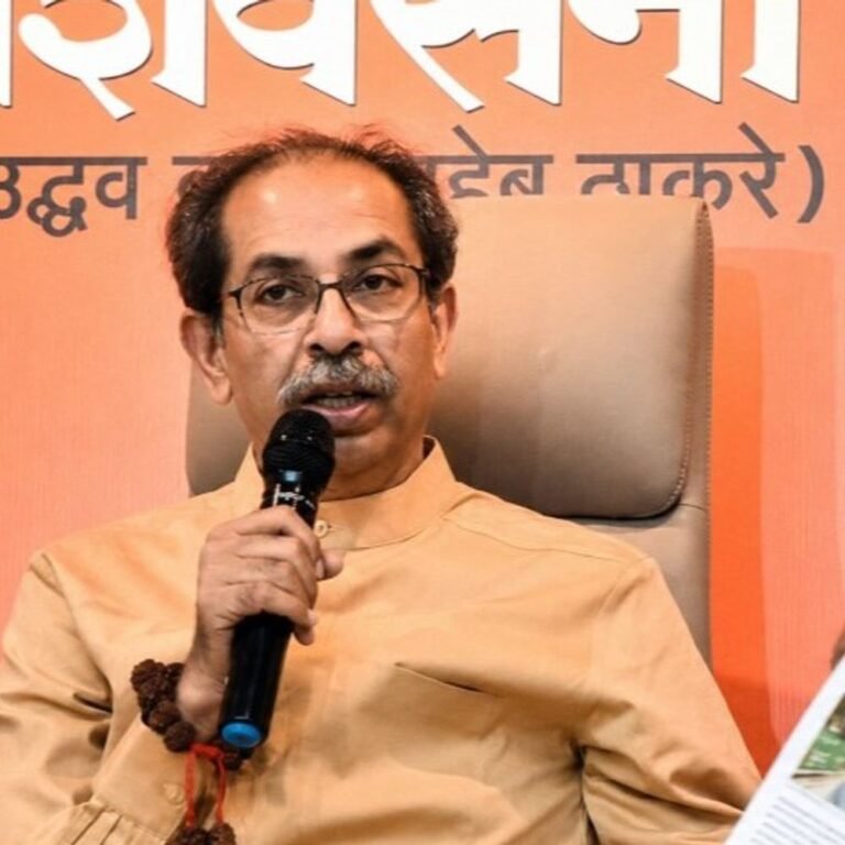 शिवसेना (UBT) संसदीय समिति की आज बैठक:दो दिन पहले व्हिप जारी हुआ, सभी 9 सांसदों को आने का निर्देश, 6 के बागी होने की खबर
