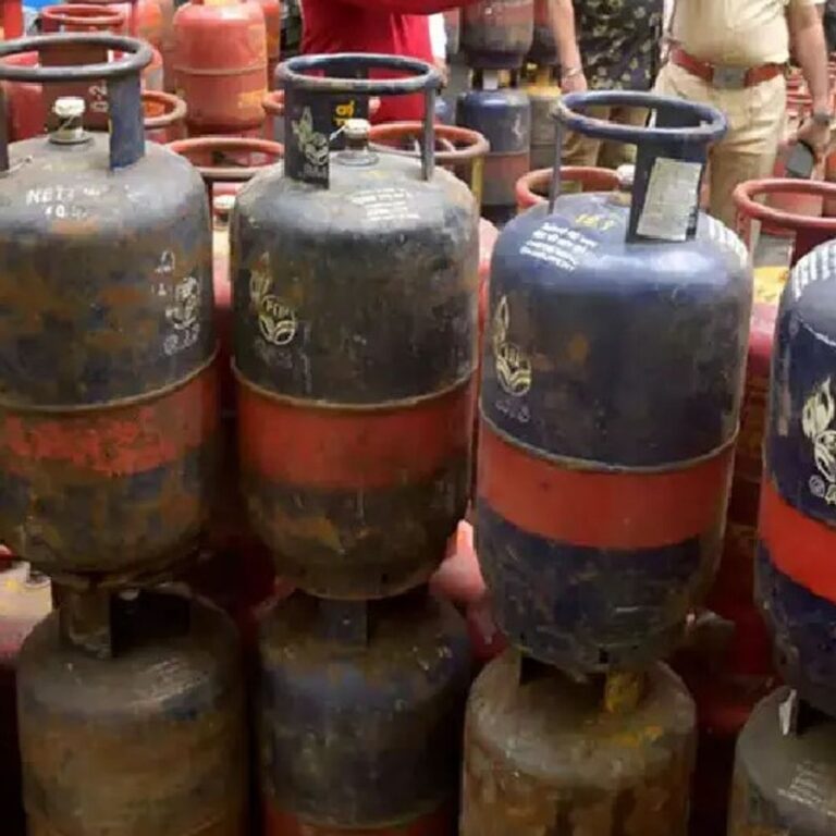 केंद्र ने कॉमर्शियल LPG कोटा 70% से बढ़ाकर 100% किया:इंडस्ट्रीज को भी पहले की खपत का 50% मिलेगा, LPG सप्लाई में सुधार के बाद फैसला