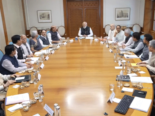 PM मोदी ने सचिवों के साथ की उच्चस्तरीय बैठक:ईज ऑफ डूइंग बिजनेस, आत्मनिर्भर भारत और PM गतिशक्ति पर दिया जोर