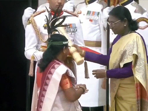 बस्तर की समाज-सेविका ‘बड़ी दीदी’ डॉ. बुधरी को मिला पद्मश्री:पैदल नापे 545 गांव,हमले झेले, शादी नहीं की; 500 से ज्यादा महिलाओं को बनाया आत्मनिर्भर