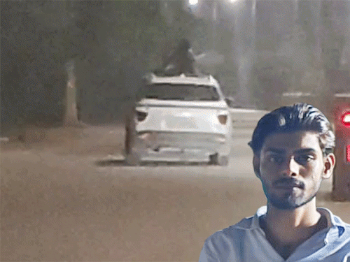 चलती कार का सनरूफ खोलकर युवतियों की मस्ती, VIDEO:NH पर गाड़ी लहराने वाला पकड़ाया, केस दर्ज, लड़कियों को समझाइश देकर छोड़ा गया