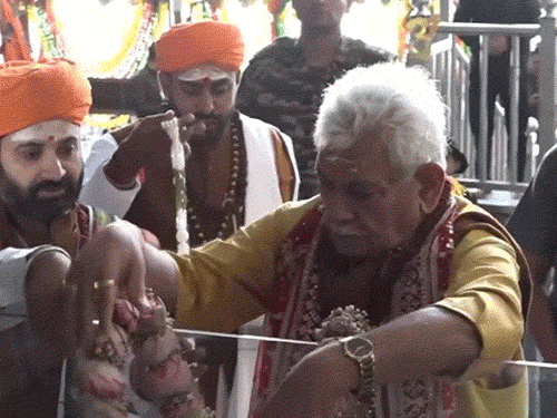 अमरनाथ यात्रा से पहले बाबा बर्फानी की प्रथम पूजा हुई:उपराज्यपाल सिन्हा ने दर्शन किए; यात्रा 3 जुलाई से शुरू, सुरक्षाबलों ने सिक्योरिटी का ट्रायल किया