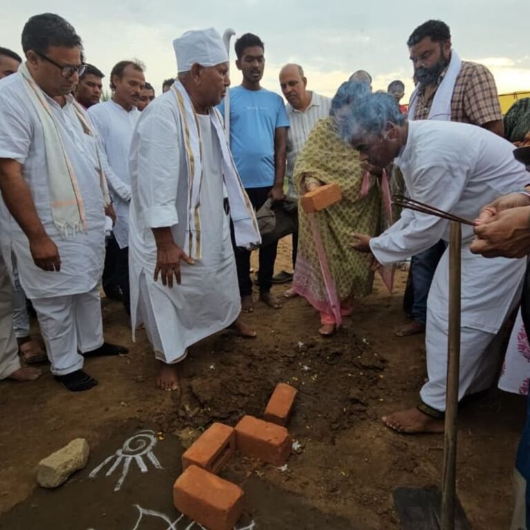 कोंडागांव में महर्षि सदाफलदेव आश्रम का भूमिपूजन:वैदिक मंत्रोच्चार के बीच आश्रम निर्माण कार्य शुरू, जनप्रतिनिधि रहे मौजूद