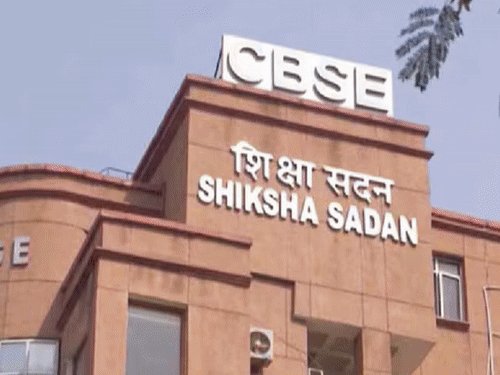 10वीं में तीसरी भाषा की परीक्षा नहीं होगी:थ्री-लैंग्वेज पॉलिसी पर CBSE का यूटर्न, नई गाइडलाइन जारी; 9वीं के स्टूडेंट्स को भी एक बार की छूट