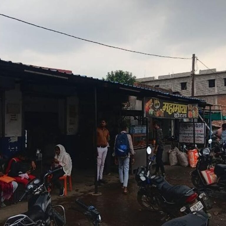 कोरबा में नकाबपोश चोरों की करतूत CCTV में कैद:ताला तोड़कर नकदी और खाने का सामान ले उड़े बदमाश, पुलिस जांच में जुटी