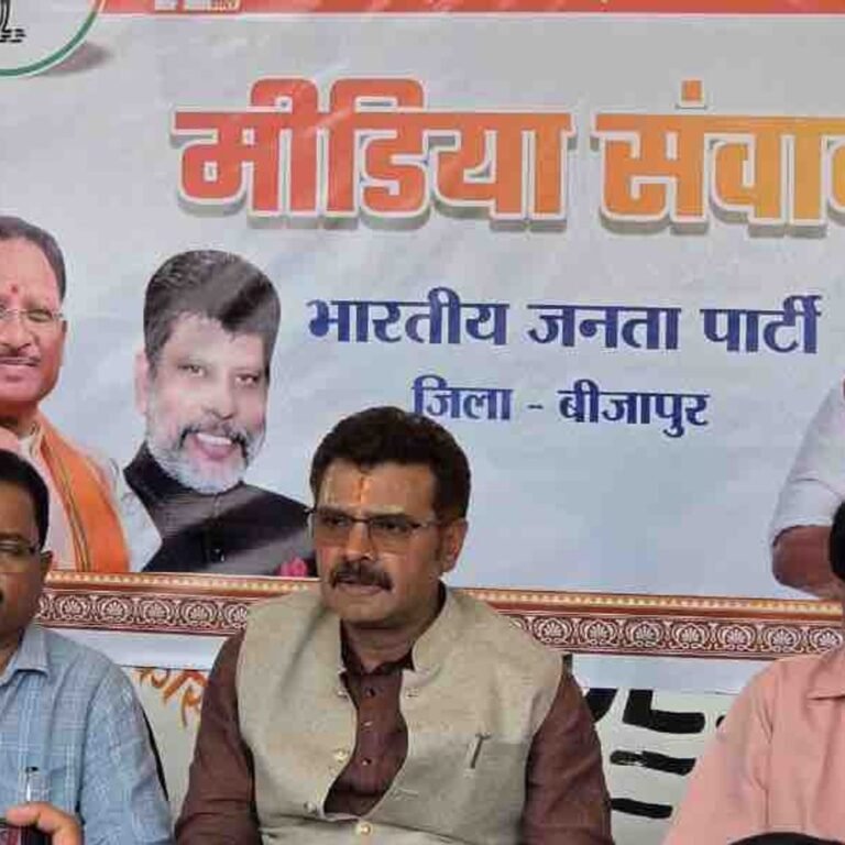 महापौर संजय पांडेय ने केंद्र सरकार की उपलब्धियां बताईं:बीजापुर में बोले- सड़क-रेल-हवाई सेवाओं के विस्तार से बदली देश की तस्वीर, सुरक्षा भी हुई मजबूत