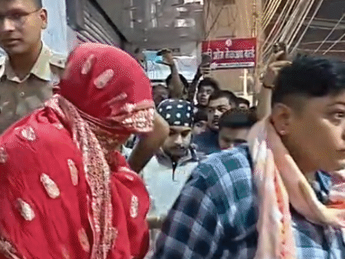 दुर्ग में आइसक्रीम पार्लर की आड़ में देह व्यापार:पुलिस का छापा; 3 युवतियां और 3 ग्राहक मिले, जिनके नंबर सेव, उन्हीं को मिलती एंट्री