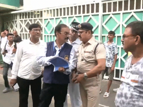 TMC विधायकों की शिकायत पर ममता के घर पहुंची CID:पुलिस आने के बाद एंट्री मिली; नेता विपक्ष के प्रस्ताव पर फर्जी हस्ताक्षर का आरोप