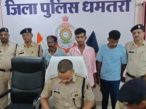 मछली कारोबारी को 40 बार चाकुओं से गोदा,अतड़ियां बाहर आईं:मजदूरी नहीं बढ़ाने, बदसलूकी से नाराज थे मजदूर, दुकान से घर लौटते समय मार डाला