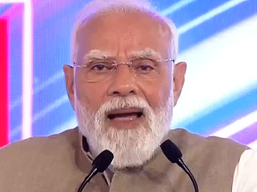 मोदी बोले- देश में नक्सलवाद आखिरी सांसें गिन रहा है:आज जो संविधान हाथ में हिलाते हैं; नक्सली हिंसा के चरम पर उनके हाथ कांपते थे