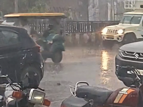 60Km रफ्तार से चलेगी हवा, 3-4 दिनों में पहुंचेगा मानसून:आज से बढ़ेगी आंधी-बारिश की एक्टिविटी, रायपुर, दुर्ग और बिलासपुर में बरसे बादल
