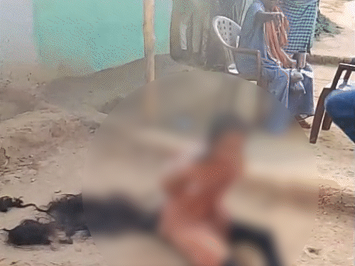 पति ने पत्नी का सिर मुंडवाया, पेशाब पिलाया, VIDEO:चरित्र शक पर बच्चों के सामने कपड़े फाड़े, कालिख पोती, जीजा-भांजे संग भागने का लगाया आरोप