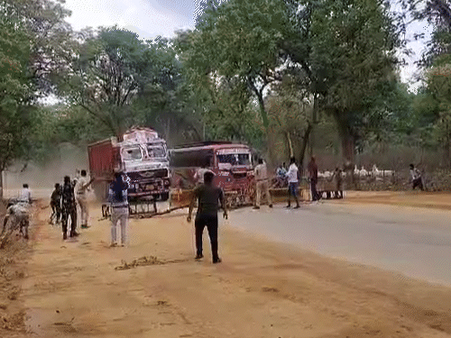पहले मासूम को कुचला, फिर पुलिसवालों को रौंदने की कोशिश,VIDEO:2 जगह बैरिकेड्स तोड़कर भागा ट्रक ड्राइवर, हाईवे पर पीछा कर पकड़ा